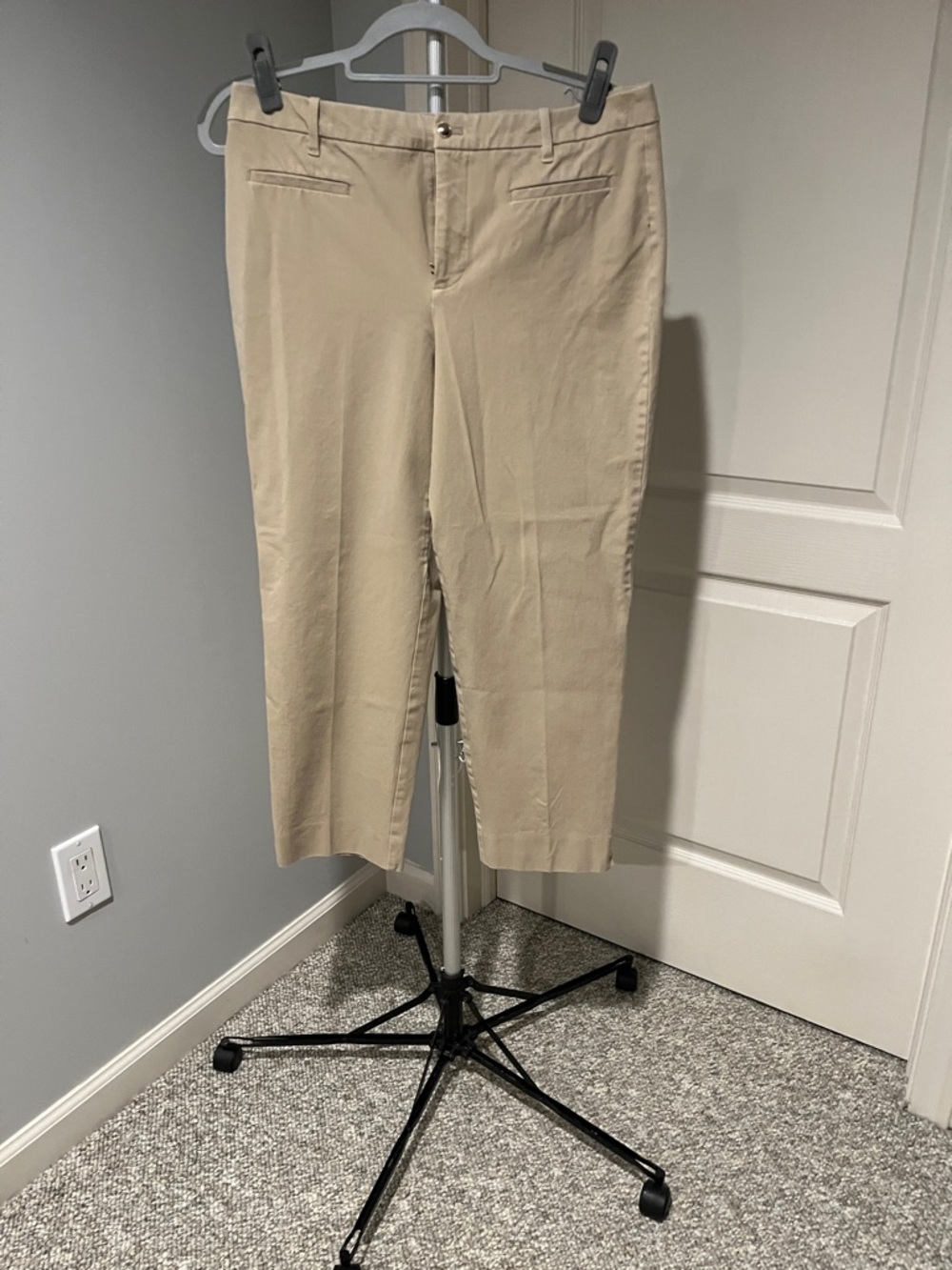 Charter Club Beige/Tan Women's Pants - Classic Neutral Crop